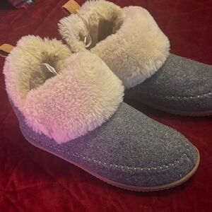 Dearfoam slip on boots-women’s 10
